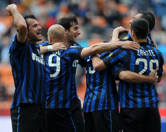 他痛苦倒地 他痛苦倒地